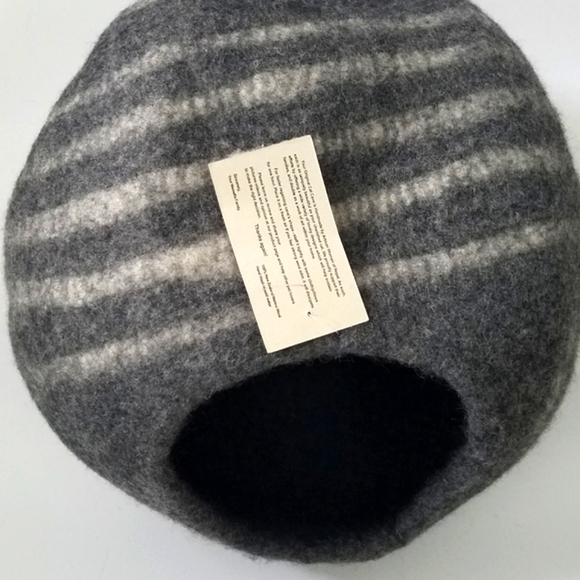SOLD! Meowfia Premium Felt Cat Cave Bed NWT - Picture 6 of 10